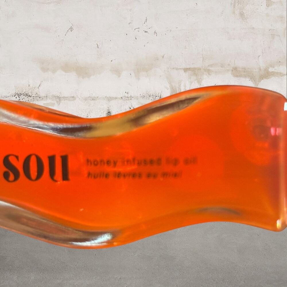 Gisou Honey Infused Hydrating Lip Oil in Bee-llini Peach NEW - Picture 3 of 3